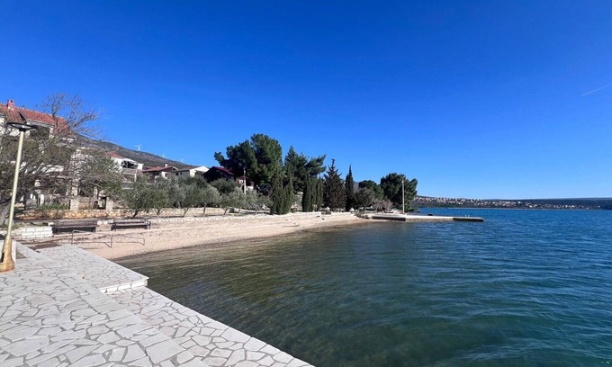 Obrovac Apartment | GMZ beachfront 3-bedroom apartment, shaded front yard in lovely Susnjar, Croatia