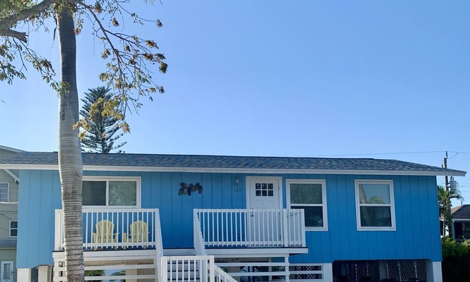 Mid Island House | "GO BIG BLUE" - Beach Cottage - Amazing Beach Location!