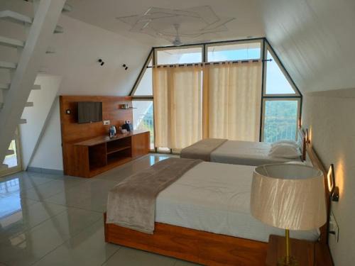 Pirmed House | Go2hills