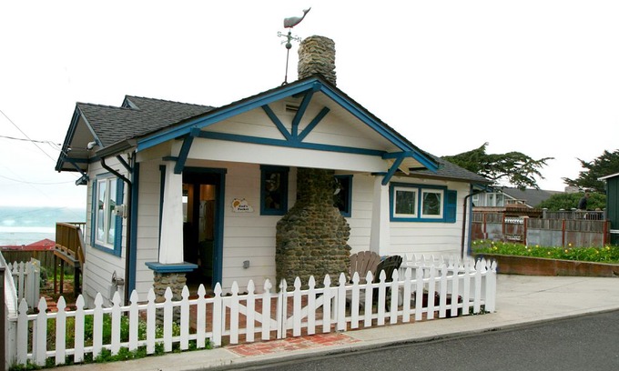 Dillon Beach Cottage | God's Pocket! 3 min walk to Beach, Hot Tub!
