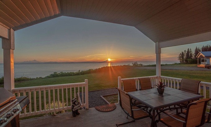 Happy Valley House | God's View on Cook Inlet in the heart of Alaska's playground.