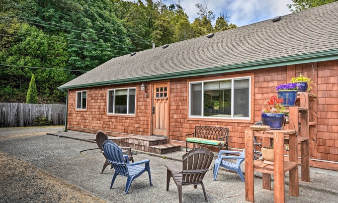 Gold Beach Apartment | Gold Beach Apartment w/Activities - 2 Mi to Ocean