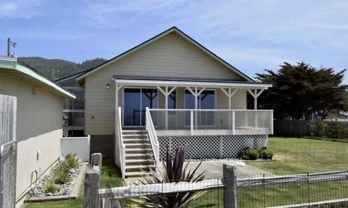 Gold Beach House | Gold Beach Bluff House at Nesika Beach