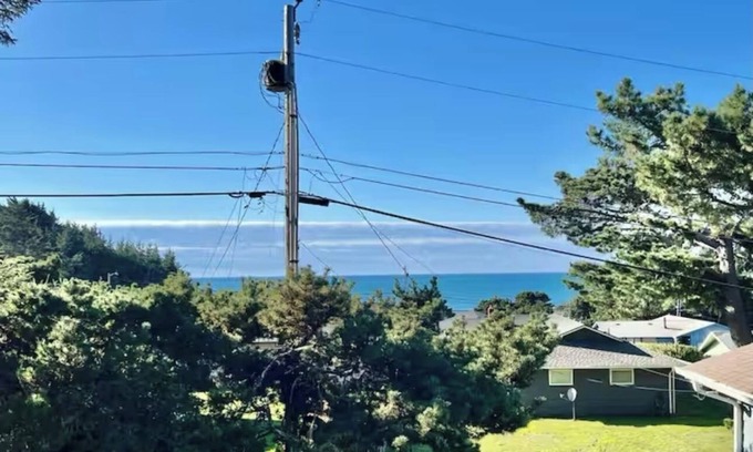 Gold Beach House | Gold Beach’s favorite family friendly two-story home with ocean views.