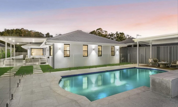 Burleigh Waters House | Gold Coast hotspot, close to beach