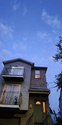 Lower Vailsburg House | Gold queen 4A