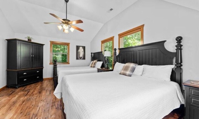Indian Point House | Gold Rush Lodge-New Indoor Pool! 6BD/6Bth1 Minute to Silver Dollar Pool&Games!