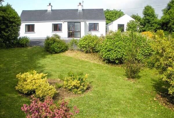 Connacht Cabin | Golden Acres, KNOCK, COUNTY MAYO