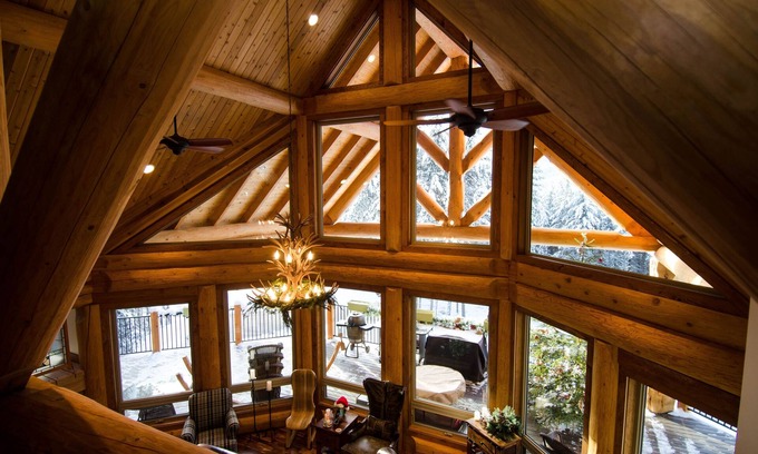 Golden Bed & Breakfast | Golden Acres Mountain Lodge Owl's Nest