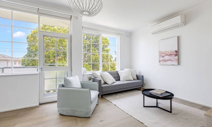 St. Kilda East Apartment | Golden Alma A Radiant Escape between City and Sand
