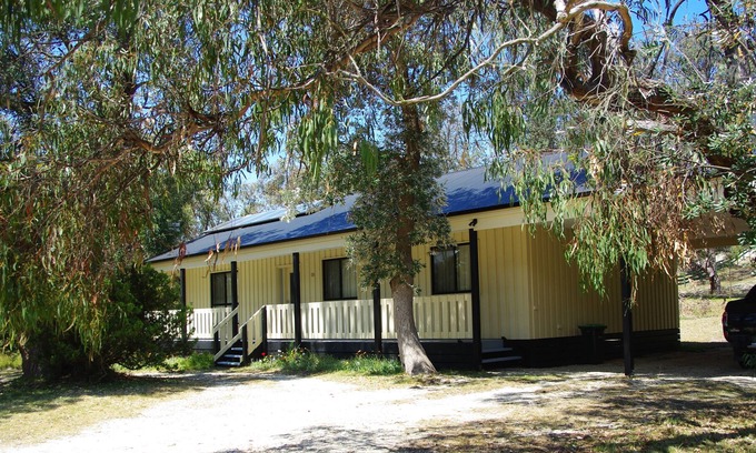 Golden Beach House | GOLDEN BEACH COTTAGE IN QUIET NEIGHBOURHOOD, TWO MINUTES FROM BEACH AND SHOPS