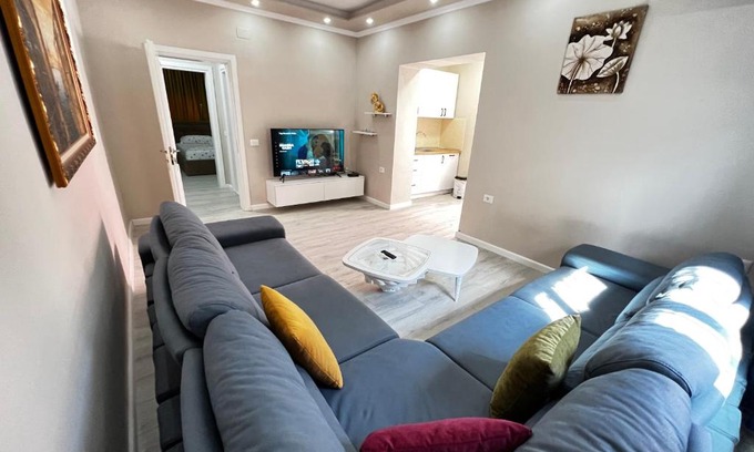 Tirana Apartment | Golden Cherry