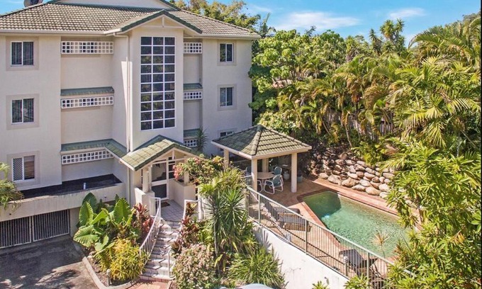 Trinity Beach Apartment | Golden Cowrie Luxury Ocean Views - Trinity Beach