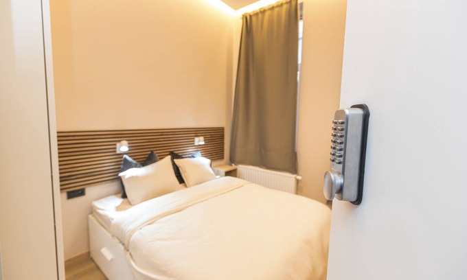 Ixelles Apartment | Golden Dove Luxury Apart 2