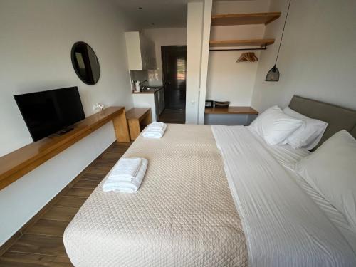 Skiathos Apartment | Golden Evelyn