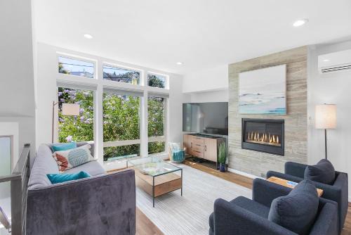 North Beach/Blue Ridge Apartment | Golden Gardens Getaway-Walk to Beach & Waterfront