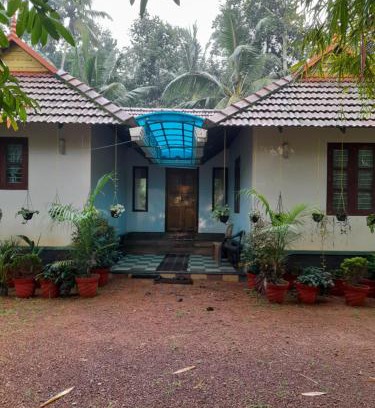 Karunagappally House | Golden Homestay (Parayil Farm House)
