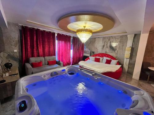 Quartier Pasteur Apartment | Golden Love - Jacuzzi