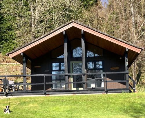 Lionel Ski Chalet | Golden Mary