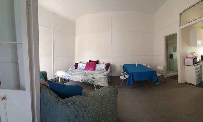 Mount Morgan Apartment | Golden Mt Rest Townside, 6 Guest's