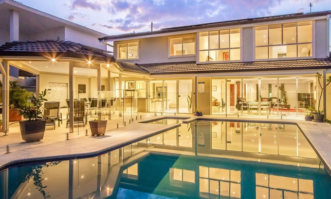 Broadbeach Waters House | Golden Rio Family Waterfront Home Broadbeach