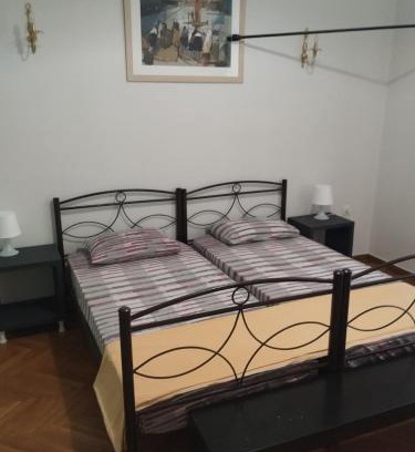 Athens Bed & Breakfast | Golden room 3
