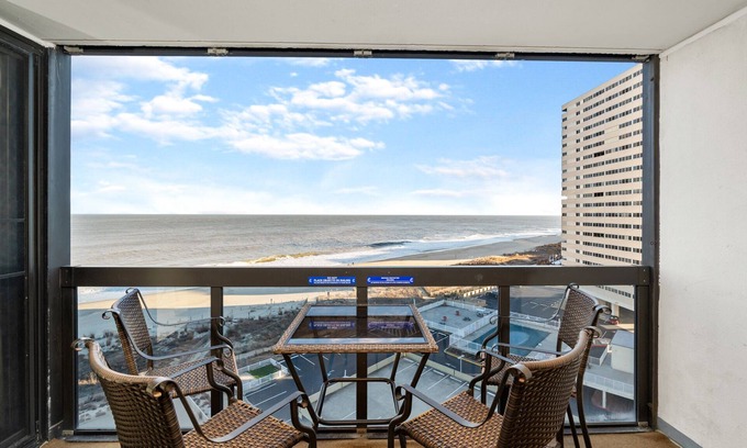 North Ocean City Condo | Golden Sands 816 stay Beachfront in fabulous North OC