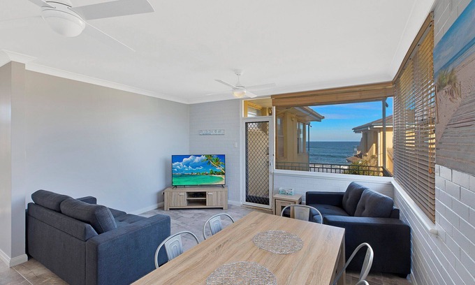 The Entrance Apartment | Golden Sands Apartment 10