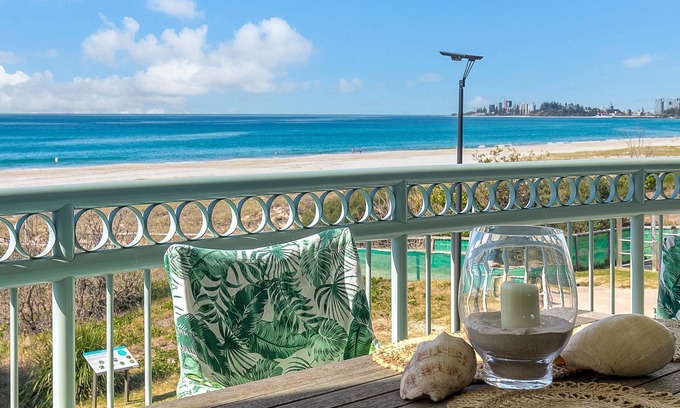 Bilinga Apartment | Golden Sea 10 - Absolute Beachfront Bilinga