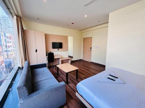 Chinar Park Hotel | Golden Square - Kolkata Airport