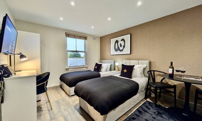 Latchmere Apartment | Golden Stays: Welcoming Studio by Battersea Park