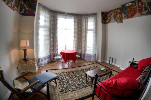 St Leonards-On-Sea Apartment | Golden Tides Seaside Retreat in Saint Leonards