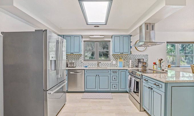 Shipyard Plantation House | Golf! 3 bedroom 2.5 bath home in Shipyard, steps to golf, 5 min drive to beach