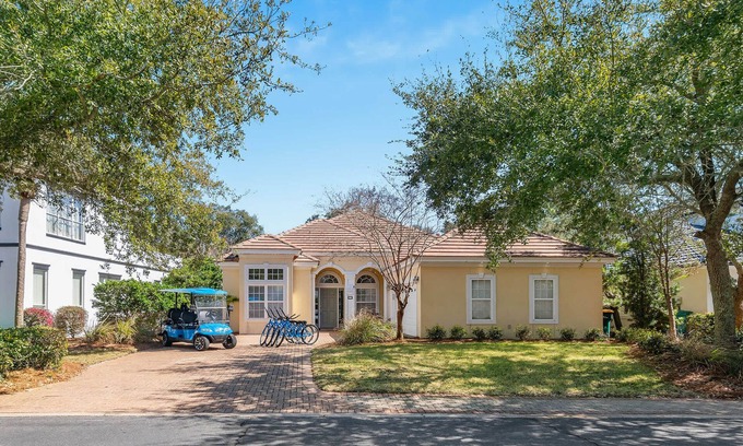 Fort Walton Beach - Destin House | Golf Cart & 4 Bikes! Walk to the Beach & the Pool! One Story Home in Gated Comm!