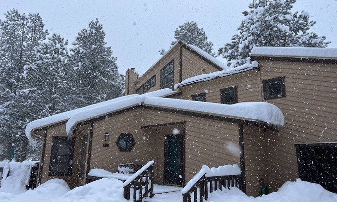 Angel Fire House | Golf Course and Mountain View All-In-One-minutes from the Resort