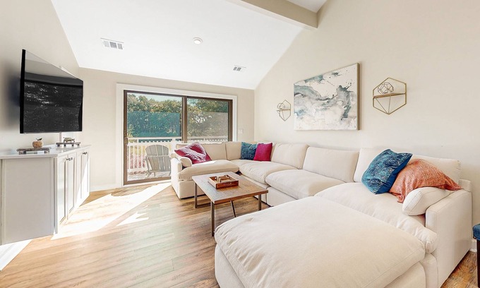 Isle of Palms Condo | Golf course-front condo with beach access, golf views, outdoor pool, tennis, W/D