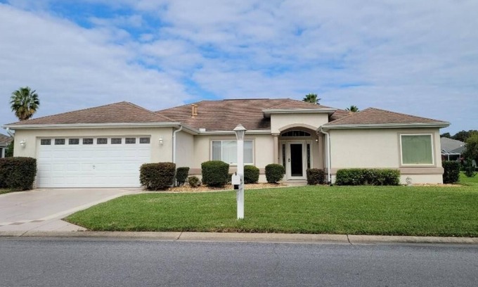 Candler House | Golf Course home! Spruce Creek Del Webb Country Club! Close to Villages!