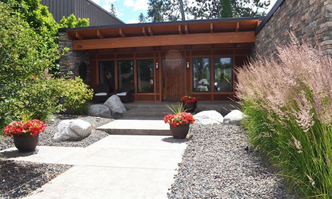 Moran Prairie House | Golf course mid-century modern executive home w/hot tub