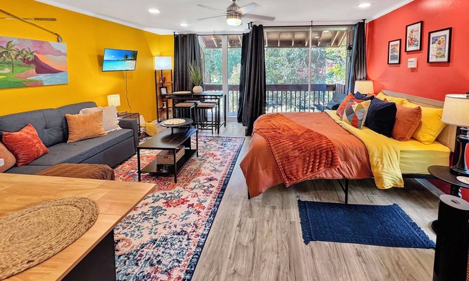 Diamondhead Condo | Golf Course-Swimming Pool-Sleeps 4!