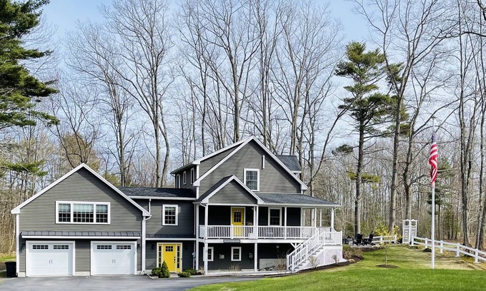 Old Orchard Beach House | Golf Course Views/1 Mile to Old Orchard Beach/Spacious 5bedroom 4.5 bath