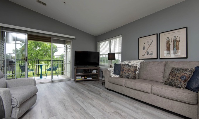 Branson Condo | Golf Course Views, Quiet, Comfy, Pet-Friendly at Holiday Hills Golf & Resort