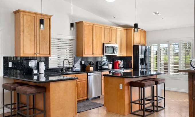 North Mountain Apartment | Golf getaway in phoenix! Rv parking & EV charging!