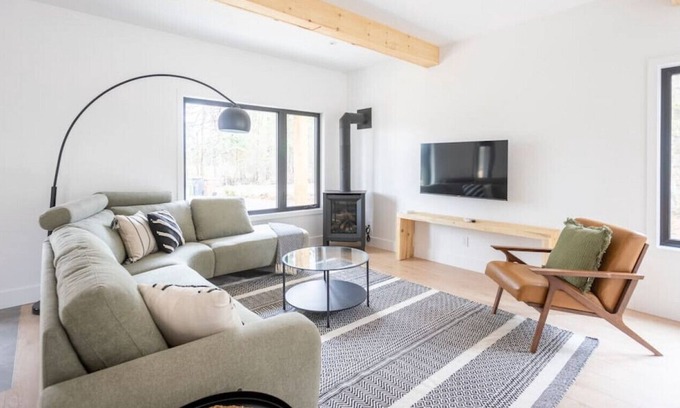 Arundel Cabin | Golf Haus 3, Mont-Tremblant · Newly Built 3BR Scandinavian Farmhouse