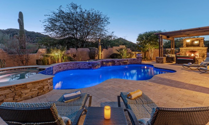 Las Sendas House | Golf & Hiking, LUX Resort Amenities, Htd Salt H20 POOL, Spa, Putt Green, Satellite TVs, 31 Night Min