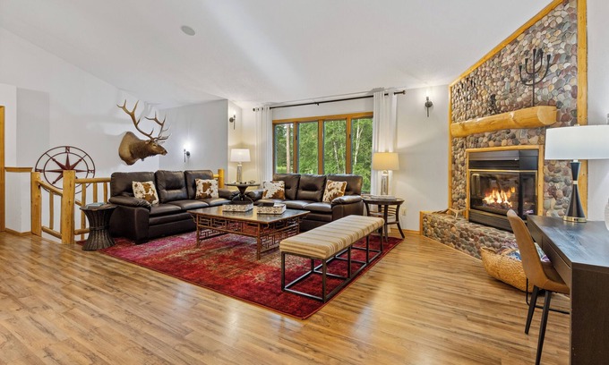 Columbia Falls House | Golf Resort Home - Hot Tub- Minutes To Glacier National Park & Whitefish