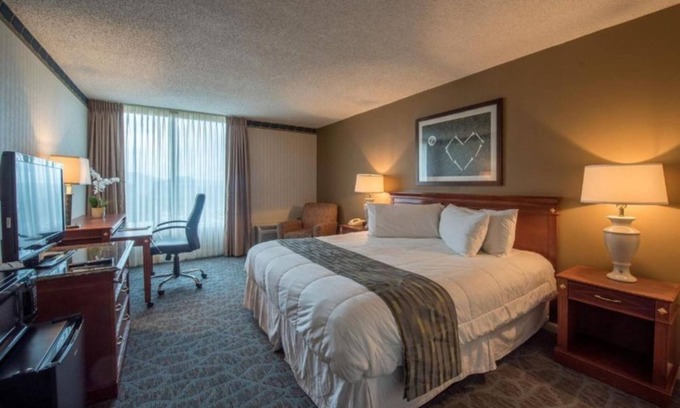 Cheat Lake Apartment | Golf & Spa Getaway: Lakeview Resort Studio