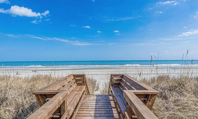 Crescent Beach House | Golfer's Paradise - 3-bedroom home - private hot tub - quick walk to the ocean!