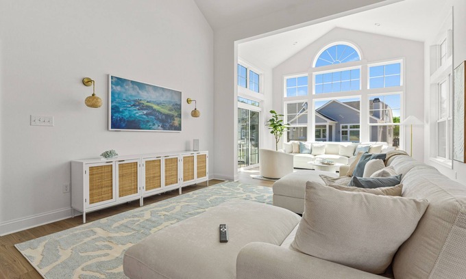 Long Neck House | Golfer's Paradise Awaits! Tee up your dream lifestyle in fully furnished home!