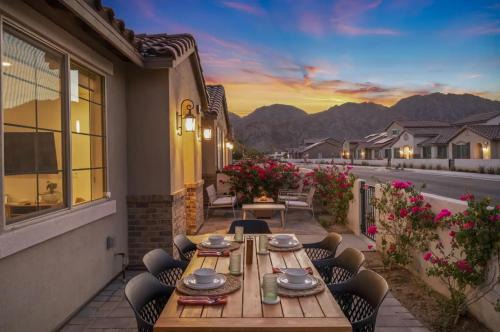 La Quinta House | Golfers Paradise Brand New 2b 2b Home at PGA West