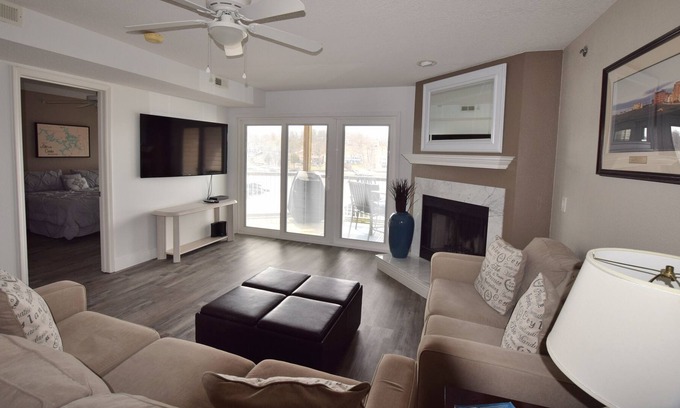 Osage Beach Condo | Golfers Paradise! Simple & Clean - Waterfront - 2 Pools/Sandy Beach